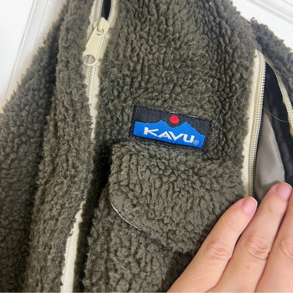 Kavu Fuzzy Rope Sling Crossbody Military‎ Green Zipper Outdoor Hiking Travel